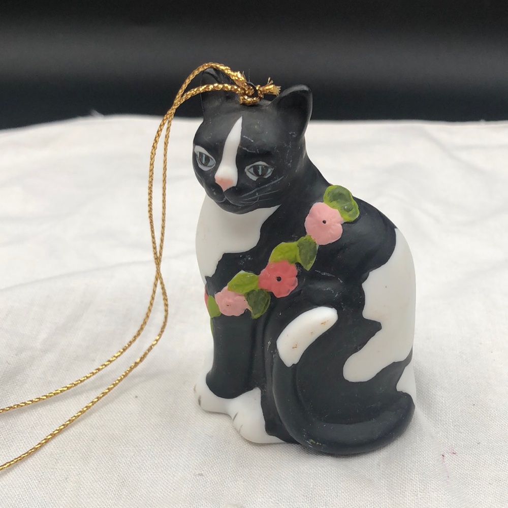 Vintage Silvestri Black & White Cat with Lei Ceramic Ornament
